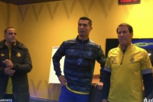 半岛体育网址-伊莲娜与c罗激战4小时